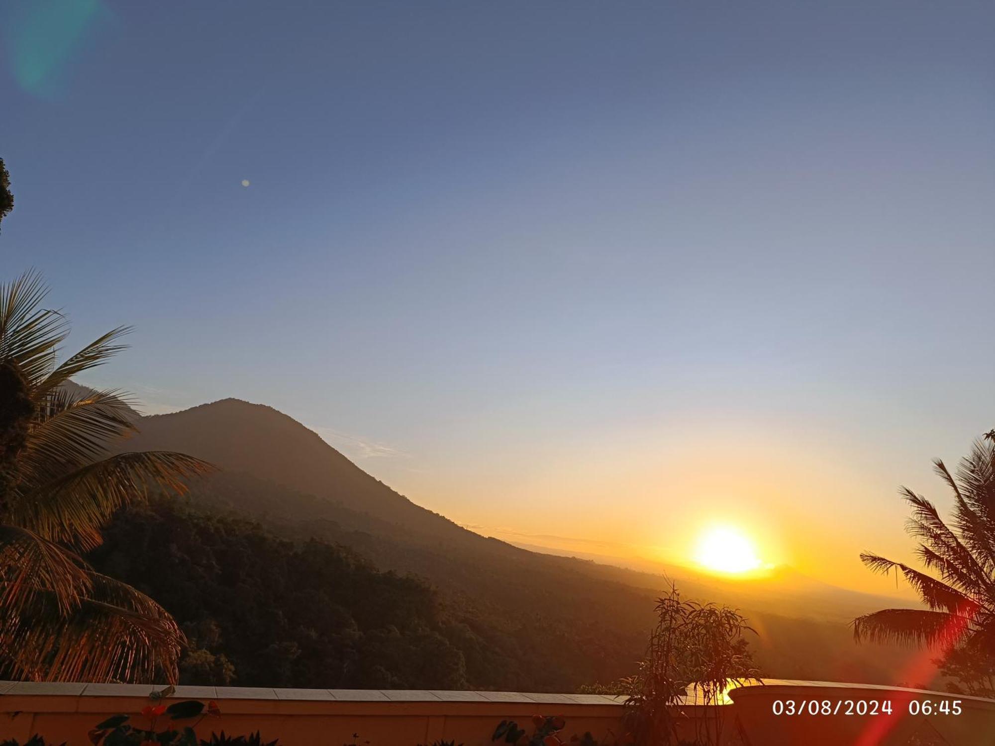 Dwan Tea Mountain Side Bed & Breakfast Jatiluwih Exterior foto